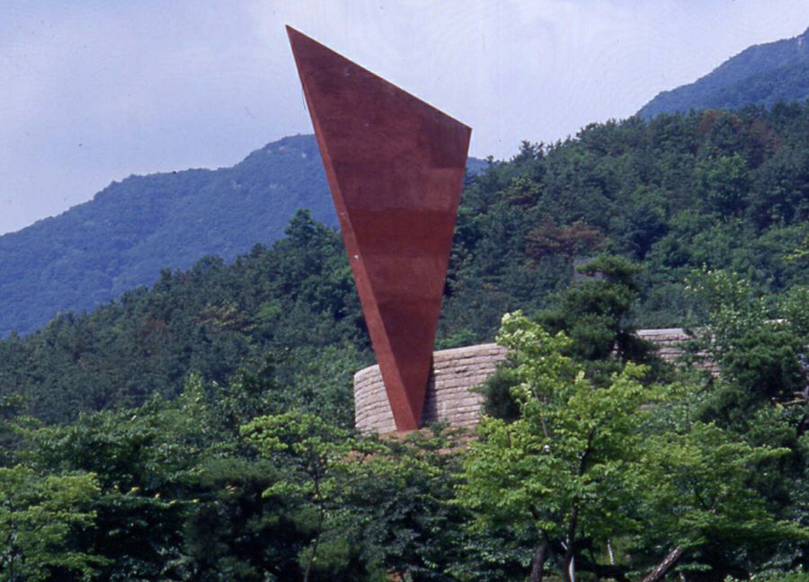 Mauro Staccioli, Gwacehon 1990, foto 1