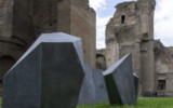 Prismoidi, 2003, galvanized iron, eleven elements, 110x70x80 cm each, Ph. F. Caricchia Mauro Staccioli, Prismoidi 2003, Terme di Caracalla 2018, foto 17