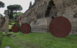 Installazioni, 1995, iron and red concrete, three elements, Ø300x50 cm each, Ph. F. Caricchia Mauro Staccioli, Installazioni 1995, Terme di Caracalla 2018, foto 8